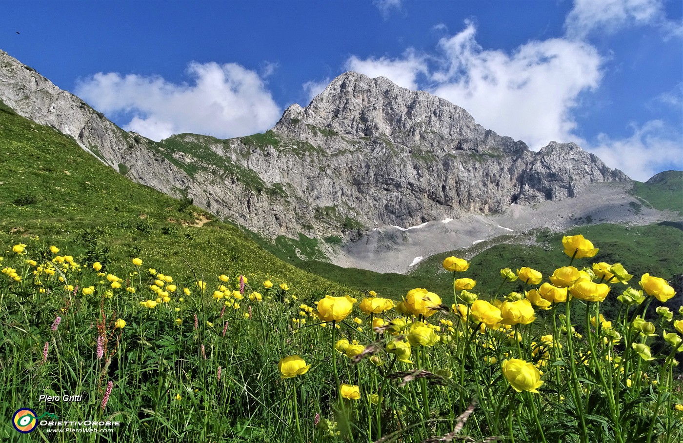 91 Ancora... sfilata di botton d'oro per la Corna Piana.JPG -                                